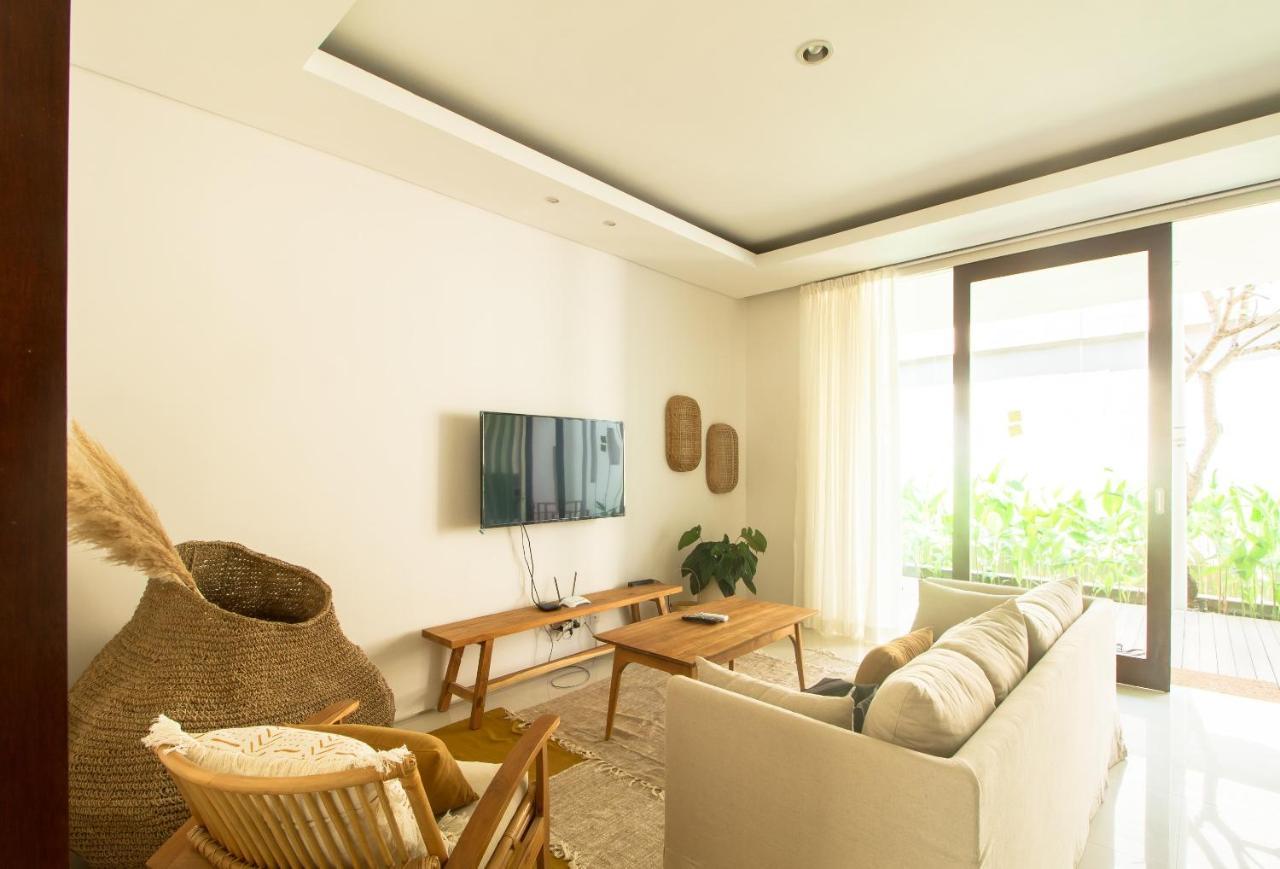 Pelangi 148 Beach Suites Семиньяк Экстерьер фото